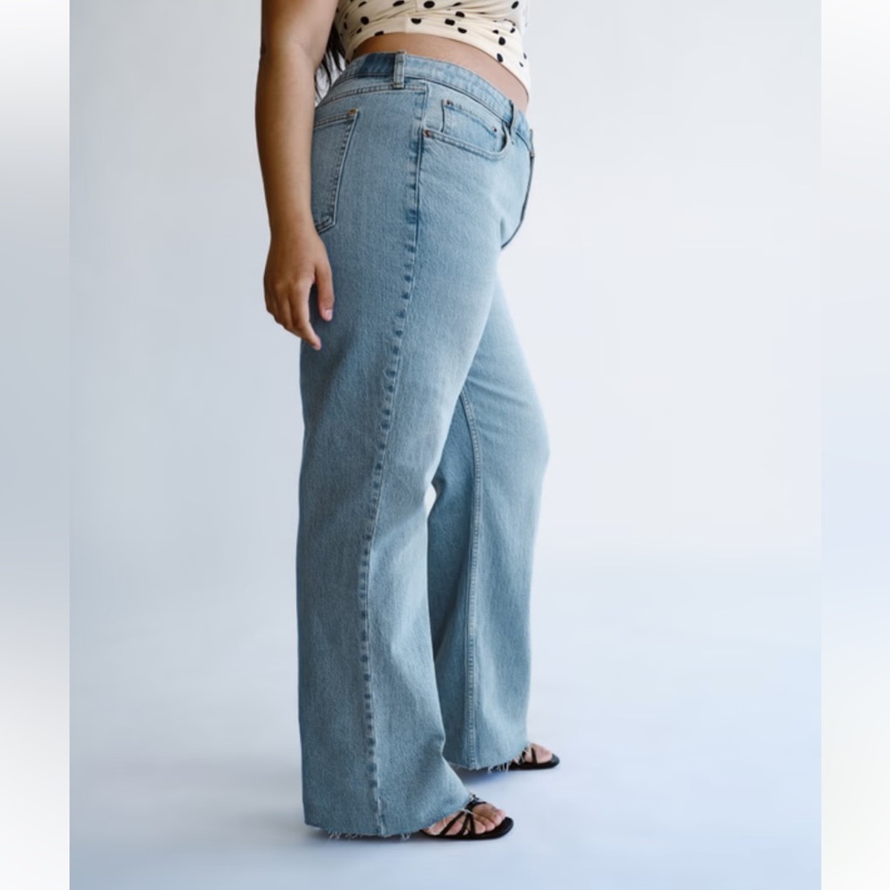 NWT Abercrombie and Fitch Curve Love 90s Relaxed Jean 35 20 Long Inseam - Picture 4 of 15